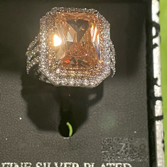 SOLD ❌ BADGLEY MISCHKA RING - Picture 4 of 8